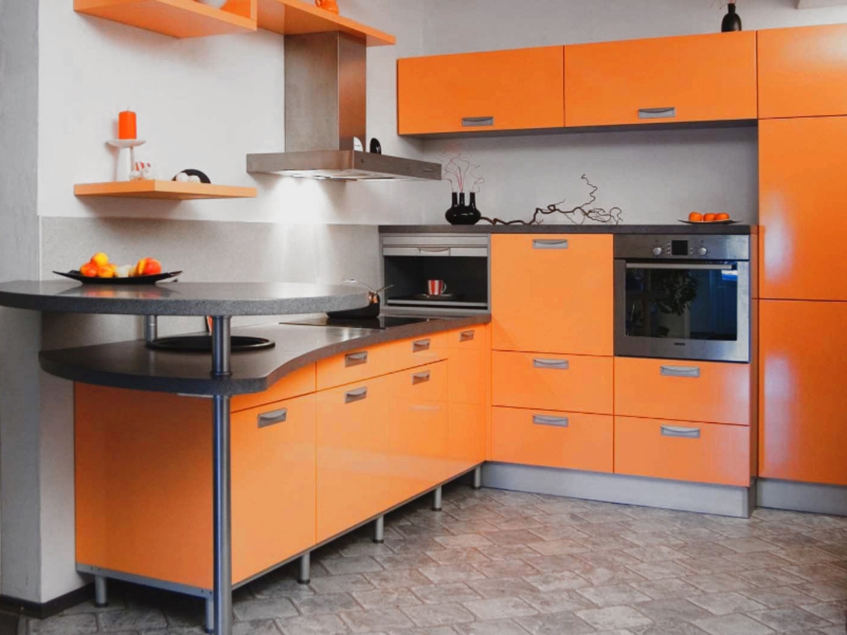 Кухня с барной стойкой Глория длиной 5 метров Оранжевая – на заказ 91 000 рублей