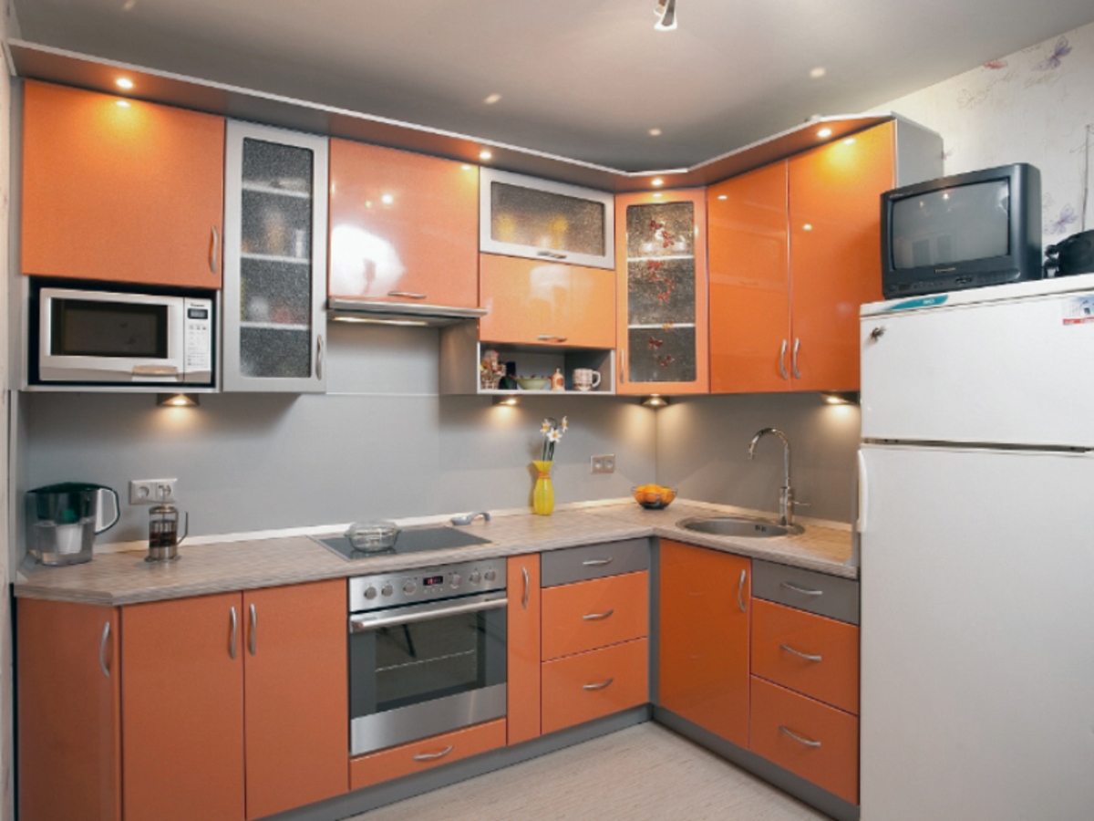 Угловая кухня Инга длиной 5 метров Оранжевая – на заказ 87 000 рублей