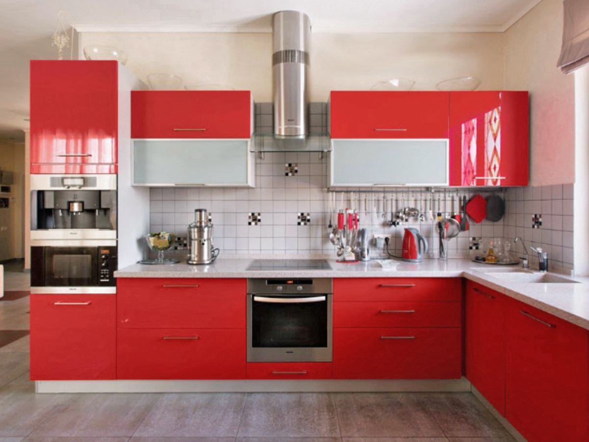 Угловая кухня Ирина длиной 8 метров Красная – на заказ 62 000 рублей